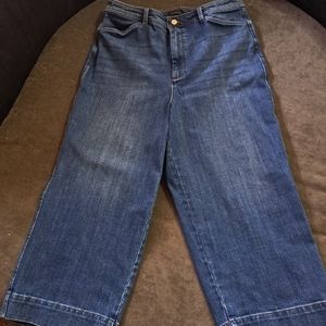 Jeans wide leg. Super cute Capris